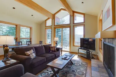 Image de Nouveau! Belle maison w / bain à remous privé et sauna! Région de Ketchum / Sun Valley!