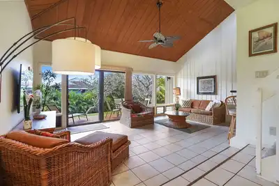 Image de Condo au rez-de-jardin avec tennis, piscines, bain à remous et accès à la plage communs