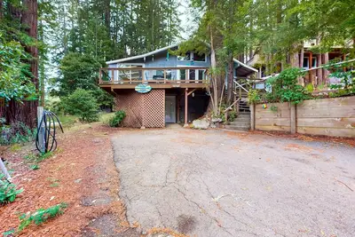 Image de Maison confortable avec vue sur l'océan, bain à remous privé et accès à la plage à proximité!