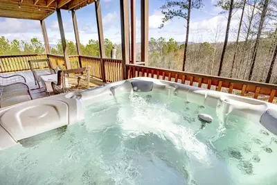 Image de Mountaintop maison w / bain à remous, 2 ponts, table de billard et une vue imprenable - 1 chien Ok!