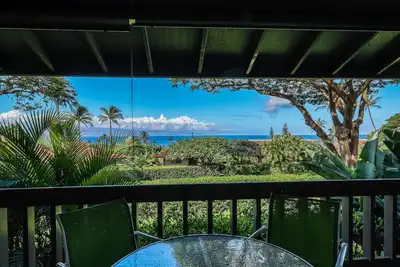 Image de Repos tropical relaxant avec vue sur l'océan - à proximité des plages et attractions amusantes