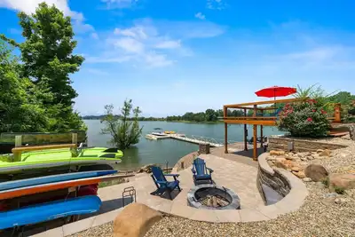 Image de Accueil Lakefront w / Meilleur coucher de soleil sur le lac. Hot Tub & immenses espaces extérieurs