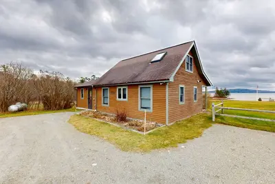 Image de Cabine confortable dans un emplacement spectaculaire au bord du lac - profitez de la vue et amenez le chien!