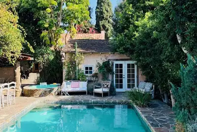 Image de Sous le toscan Sun Cottage avec Stone Pool Ă West La
