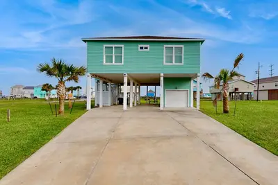 Image de Dog-friendly maison près de la plage w / piscine partagée, quai et mise à l'eau