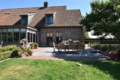 Image de Mansion Den Ast avec jacuzzi et jardin