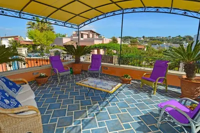 Image de Villa de luxe avec grande terrasse donnant sur la mer et à quelques pas de la mer