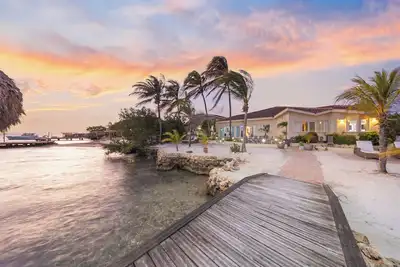 Image de Ocean Front villa de luxe avec plage privée et jetée