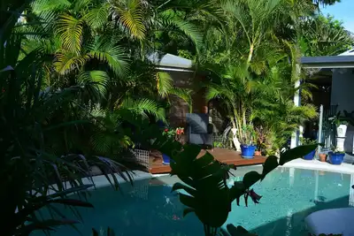 Image de Votre propre oasis de vacances privée entièrement autonome, à 50 mètres de la plage de 4 miles.