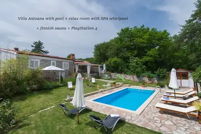 Image de Villa Antoana avec piscine + spa bain à remous + sauna finlandais +PlayStation 4