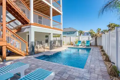 Image de Maison de bord de mer nouvellement construite avec piscine privée sur St. Augustine Beach- 5 chambres / 4 salles de bain