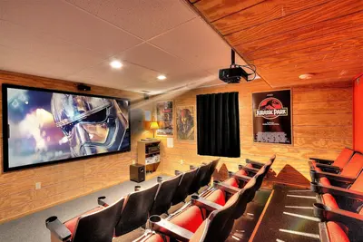 Image de A + Vues! Cette cabine 9/6 Gatlinburg a tout! Salles de billard / jeux et théâtre / Arcade / HTub