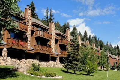 Image de Maison améliorée avec de belles vues-<br>Unité d'extrémité avec plan d'étage spacieux de 2 chambres