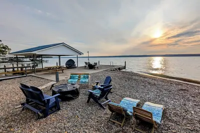Image de Vue spectaculaire sur le lac. . Animaux acceptés. . Lake Front Cottage avec Guest Studio