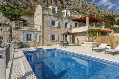 Image de Belle maison de vacances avec climatisation, piscine privée, Wifi, Tv, patio et parking