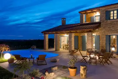 Image de Maison de vacances privée avec bain à remous, Wifi, climatisation, piscine privée, Tv, patio