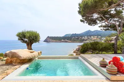Image de Propriété de première ligne à Majorque avec accès direct à la mer