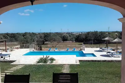 Image de Luxe et Villa calme avec piscine, wifi, idéal pour la détente et les familles w / enfants