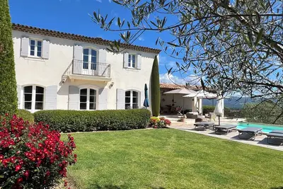 Image de Villa de Grand Standing sur Golf de Pont Royal (5 chambres & piscine chauffée)