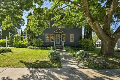 Image de «Collectic Farmhouse Suite! à Sturgeon Bay!