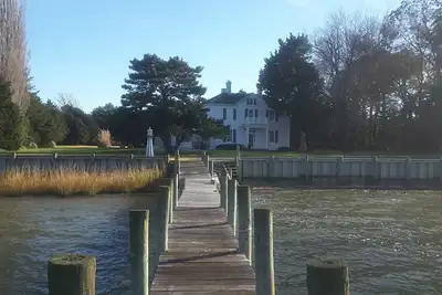 Image de Clifton House-- 5 Acre Waterfront Estate