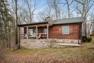 Image de Chalet de montagne rustique perché sur une falaise au-dessus de la rivière Shenandoah