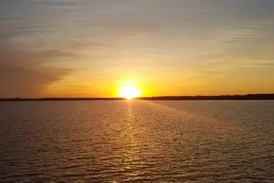 Image de SPÉCIAL Automne / Couchers de soleil magnifiques / Chaleur / Plage privée avec foyer