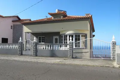 Image de Villa Santos, spacieuse, peut accueillir 7, zone décontractée, avec une vue imprenable