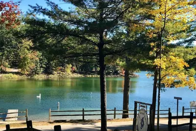 Image de Beau chalet sur le lac Arbutus, Traverse City, Mi 49696