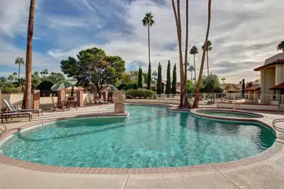 Image de Charmant! ! Venez vous détendre dans notre Amazing Retro! Vieille ville Scottsdale Townhome