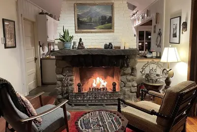 Image de Vu sur Hunters House Hgtv et Ny Times - Woodstock Cedar Cottage + Hot Tub