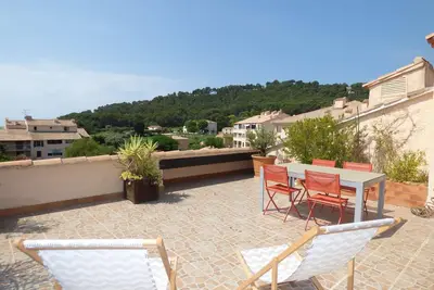 Image de 2 chambres, grande terrasse de 25 m2 à 350m de la Plage, Wifi