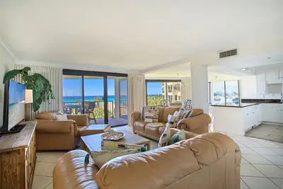 Image de Beachside Towers I 4040 - Gulf Front, piscine communautaire chauffée, accès au tram, salle de gym!
