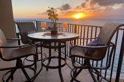 Image de Nouvelle Liste! Oceanfront condo w / véranda et piscine partagée - 1/2 mile de la plage