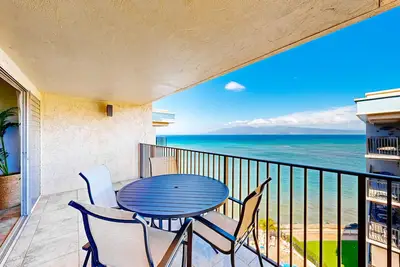 Image de Condo Oceanfront w / incroyable balcon vues, piscine partagée, près de la plage