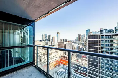 Image de Altitude Suites Bay Street by Teristo Group