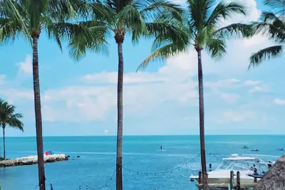 Image de Piscine H / C Personnelle De 4 Lits, 3 Salles De Bain, Espace De Dock Gratuit, Ici! ! ! ! 10 personnes