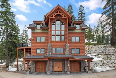 Image de Piste de ski de luxe avec bain à remous, ascenseur, salle de jeux, cheminée, barbecue (Hnh1410)