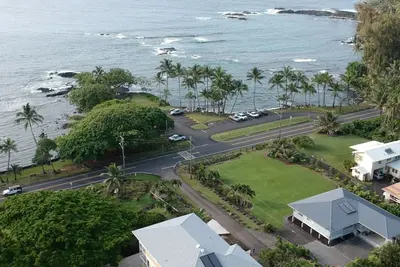 Image de Meilleur Hilo Beach Park House. 6 Bdr / 5 Bains. 20 personnes. Nouveau au parc Richardsons.