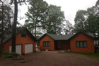 Image de Grands couchers de soleil sur le lac du coucher du soleil. Utilisation gratuite du ponton incluse pour les locations d'automne 2019