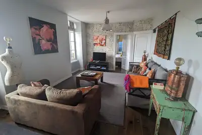 Image de Beau Monpazier central avec piscine