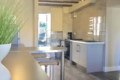 Image de complexe adapté aux enfants et aux animaux | piscine chauffée | équestre local | 4 couchages