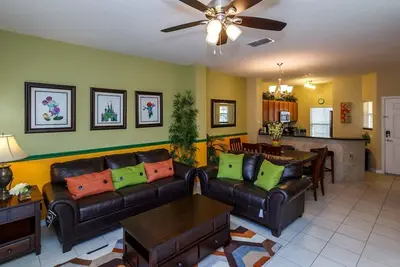 Image de Maison de ville magique de Mickey. Rénové, pour 6 personnes, piscine privée, à 5 miles de Disney!