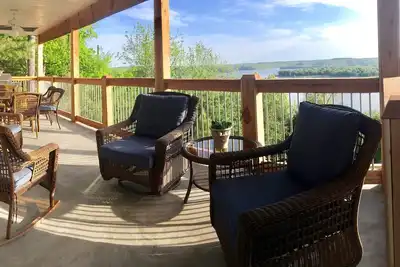 Image de Profitez d'une vue magnifique sur le lac Beaver au Blue Heron. Réservez 7 nuits 8ème est gratuit.