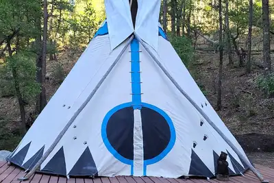Image de Ours dansant \"Glamping\" Tipi - L'expérience la plus unique et spéciale de votre vie!