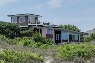 Image de Une Gemme Architecturale sur la Plage la Plus Privée à Virginia Beach
