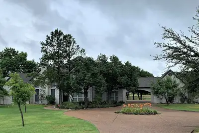 Image de Grande maison (4100+ pieds carrés) sur 25 acres dans le comté de Rockwall (11 personnes)