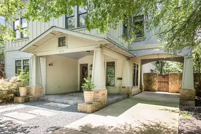 Image de Emplacement privilégié! | Récompensé 5 ★ Luxe (4000 Sf) | Dt accessible