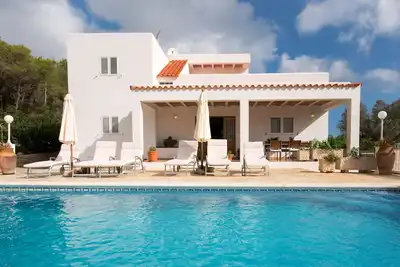 Image de Villa est Socorrat avec piscine, ping-pong et jardin