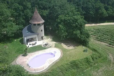 Image de Moulin à vent de vignoble isolé
